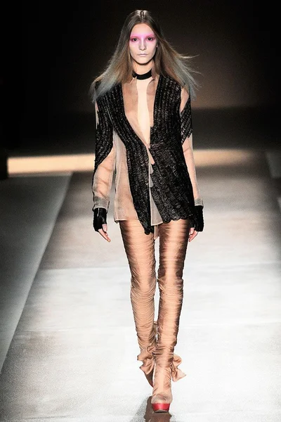 Look 8